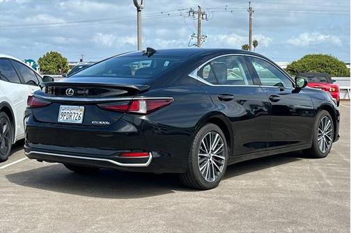 2025 Lexus ES 300h Base