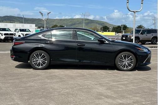 2025 Lexus ES 300h Base