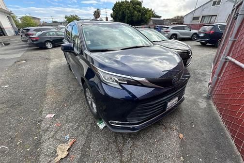 2021 Toyota Sienna XLE 8 Passenger