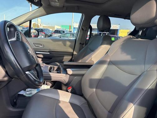 2021 Toyota Sienna XLE 8 Passenger