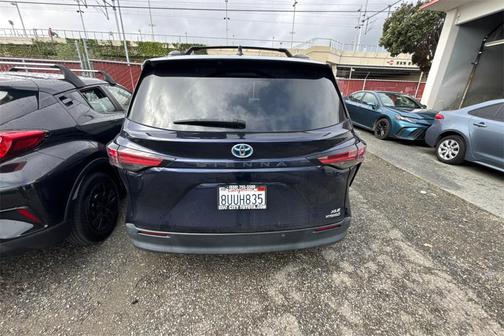 2021 Toyota Sienna XLE 8 Passenger