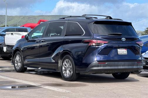 2021 Toyota Sienna XLE 8 Passenger