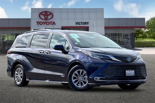 2021 Toyota Sienna XLE 8 Passenger