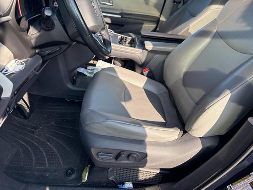 2021 Toyota Sienna XLE 8 Passenger