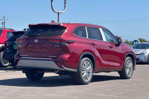 Ruby Flare Pearl 2026 Toyota Highlander Hybrid Platinum