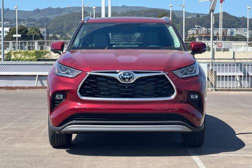 Ruby Flare Pearl 2026 Toyota Highlander Hybrid Platinum