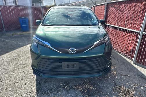 2025 Toyota Sienna XLE