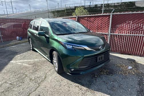 2025 Toyota Sienna XLE