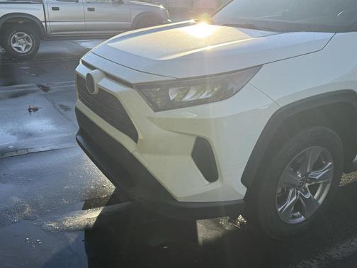 2022 Toyota RAV4 Hybrid LE
