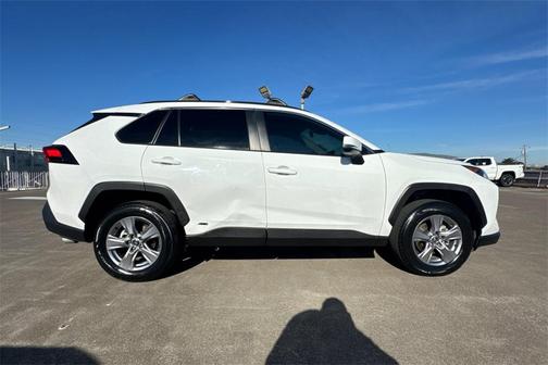 2022 Toyota RAV4 Hybrid LE