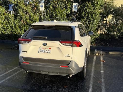 2022 Toyota RAV4 Hybrid LE