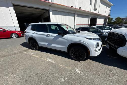 2023 Mitsubishi Outlander SE Black Edition 2WD