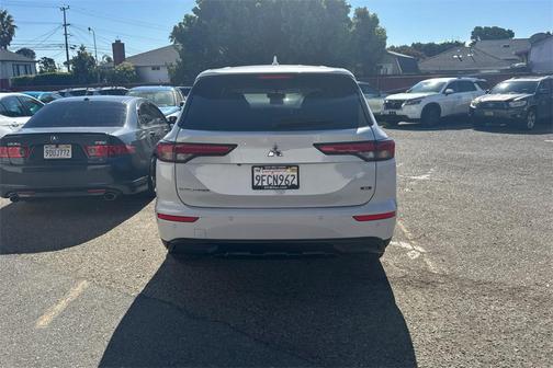2023 Mitsubishi Outlander SE Black Edition 2WD