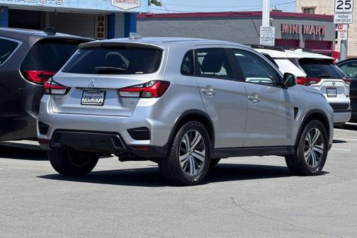 Labrador Black 2024 Mitsubishi Outlander Sport SE