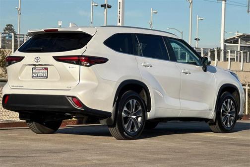 2025 Toyota Highlander Hybrid XLE