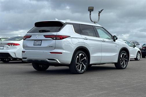 2024 Mitsubishi Outlander PHEV SEL
