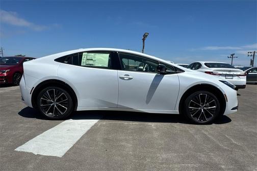 2025 Toyota Prius XLE