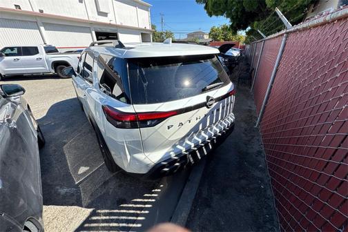 2024 Nissan Pathfinder SV 4WD