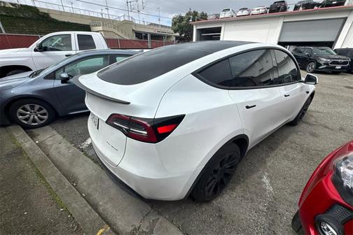 2025 Tesla Model Y Long Range Dual Motor All-Wheel Drive