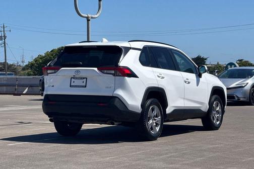Ice Cap 2025 Toyota RAV4 XLE