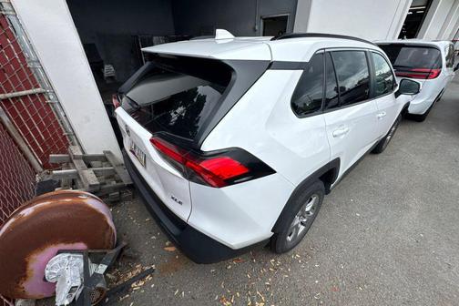 Ice Cap 2025 Toyota RAV4 XLE