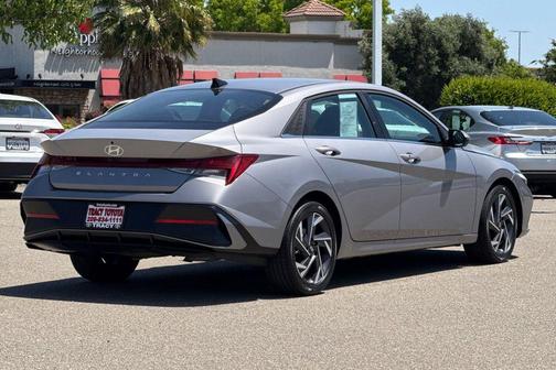 Metal 2025 Hyundai ELANTRA SEL Convenience