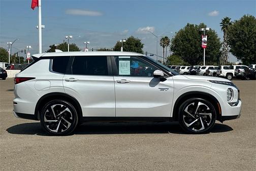 2023 Mitsubishi Outlander PHEV SE