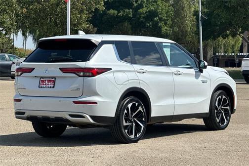 2023 Mitsubishi Outlander PHEV SE