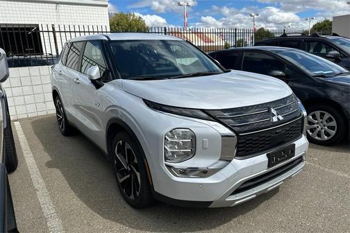2023 Mitsubishi Outlander PHEV SE