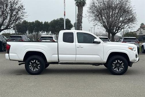 2022 Toyota Tacoma SR