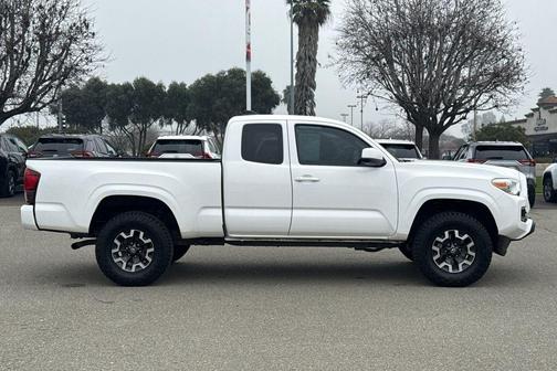 2022 Toyota Tacoma SR