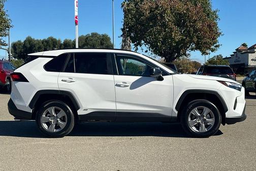 2025 Toyota RAV4 Hybrid LE