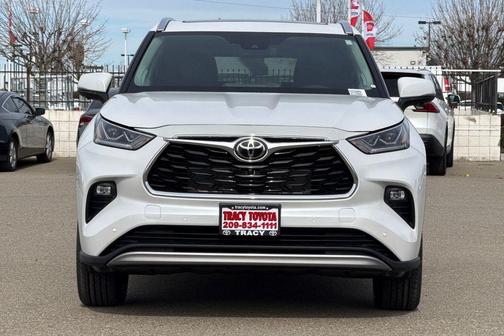2026 Toyota Highlander Hybrid Platinum