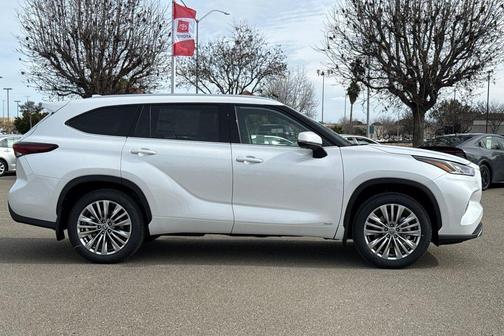 2026 Toyota Highlander Hybrid Platinum