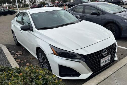 2025 Nissan Altima SV