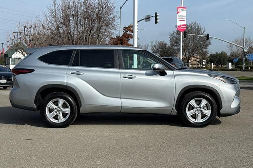 2025 Toyota Highlander LE