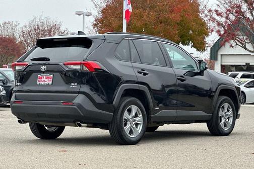 2025 Toyota RAV4 Hybrid XLE