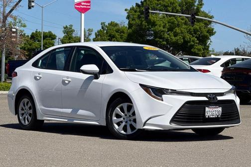 Ice 2025 Toyota Corolla LE