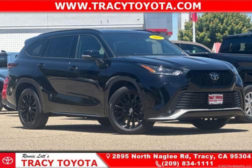 Midnight Black Metallic 2025 Toyota Highlander XSE