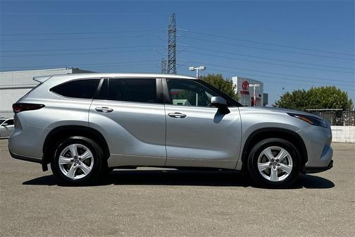 2024 Toyota Highlander LE