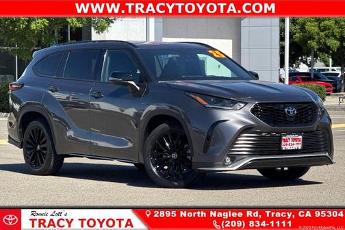 Magnetic Gray Metallic 2025 Toyota Highlander XSE