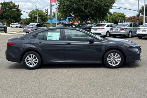 UNDERGROUND 2026 Toyota Camry LE