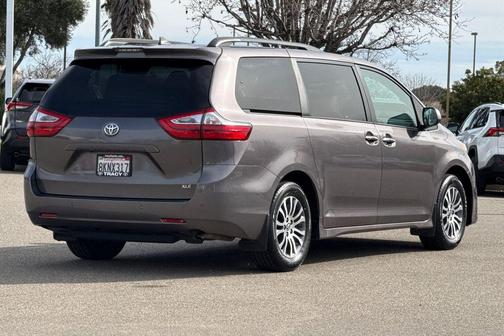 2019 Toyota Sienna XLE