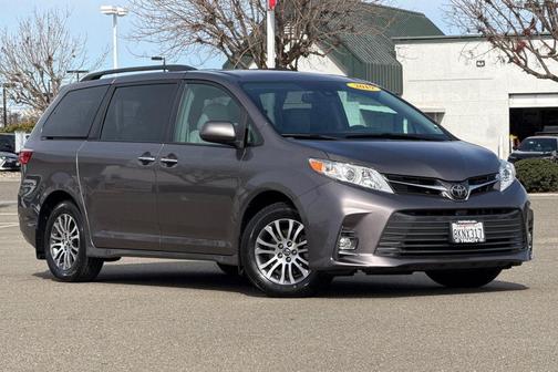 2019 Toyota Sienna XLE