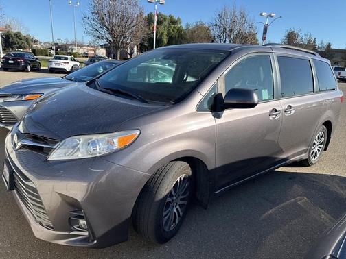 2019 Toyota Sienna XLE