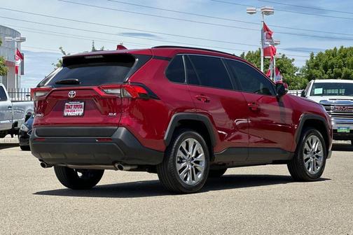 Pearl 2025 Toyota RAV4 XLE Premium