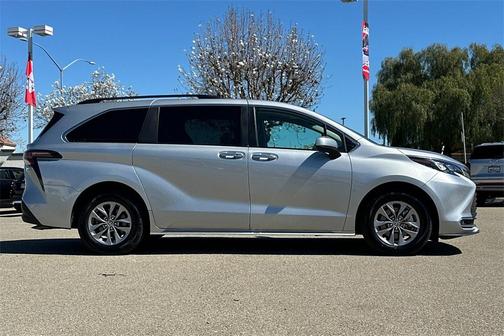 2024 Toyota Sienna XLE