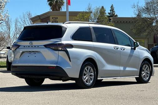 2024 Toyota Sienna XLE