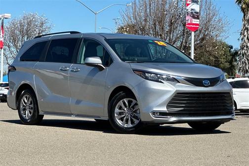 2024 Toyota Sienna XLE