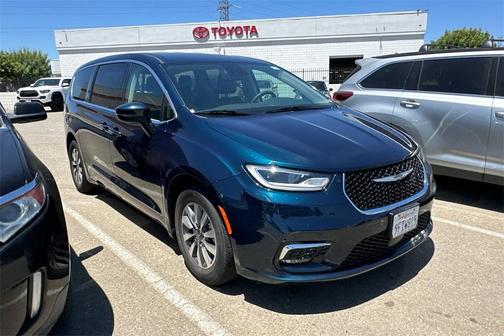 2023 Chrysler Pacifica Hybrid Touring L